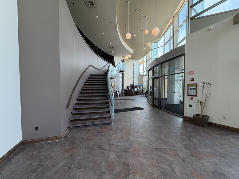 More Photos Of 400 International Dr, Williamsville Medical For Lease