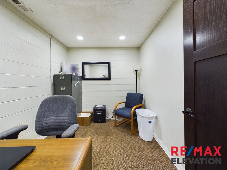 More Photos Of 915 W Fetterman St, Buffalo Office For Sale