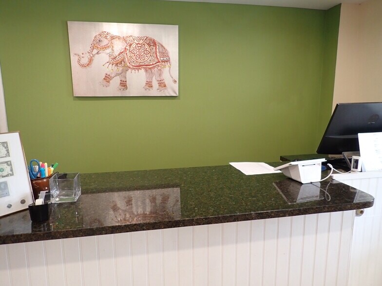 More Photos Of 13 Wadleigh Rd, Rochester Hotel For Sale