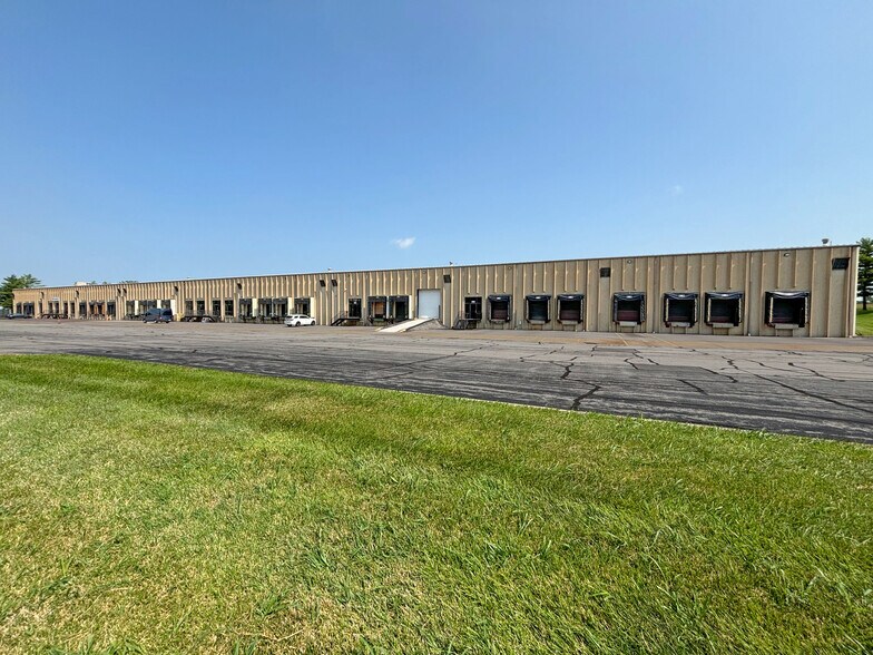 More Photos Of 8801-8860 Seeger Industrial Dr, Saint Louis Warehouse For Lease