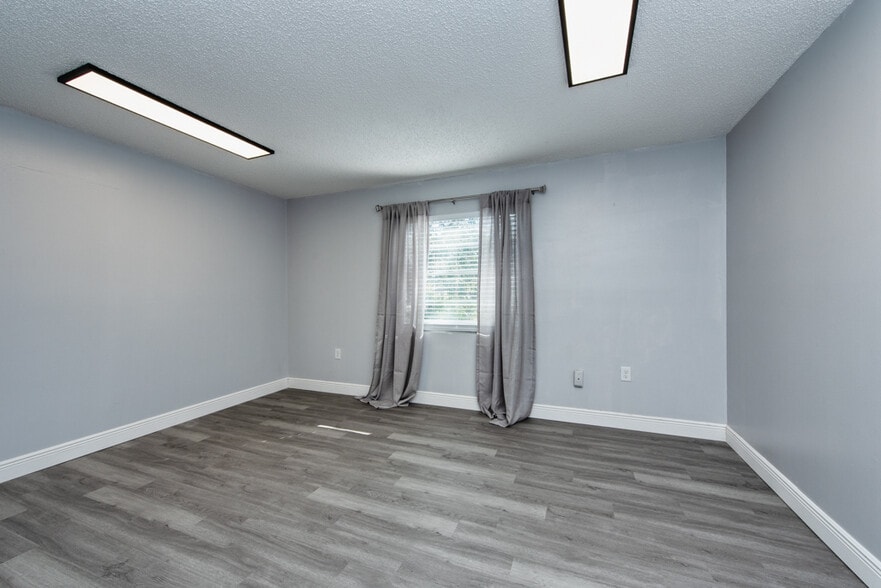 More Photos Of 7408 Commerce St, Riverview General Retail For Lease