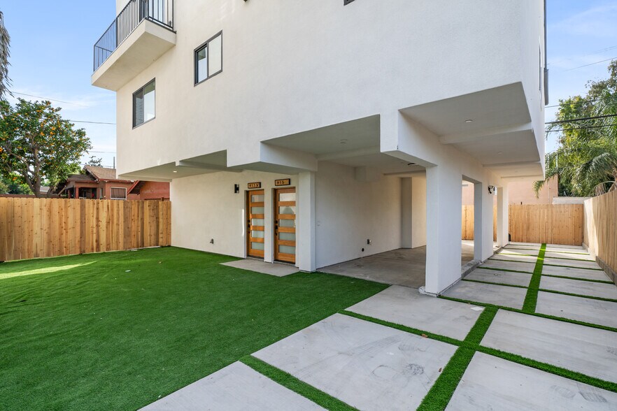 More Photos Of 913 N Hobart Blvd, Los Angeles Apartments For Sale