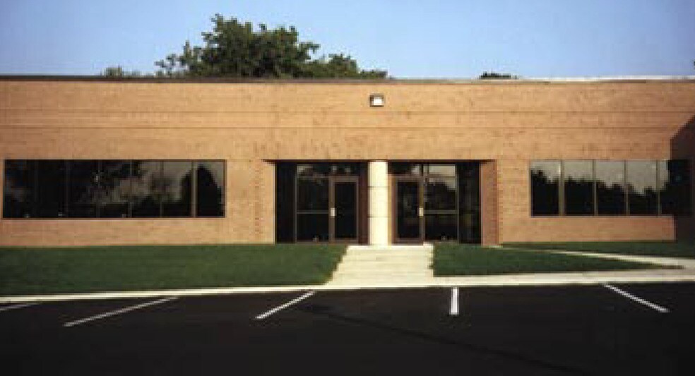 More Photos Of 370 St. Charles Way, York Flex For Lease