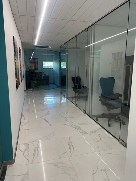 More Photos Of 1956 Bayshore Blvd, Dunedin Office For Sale