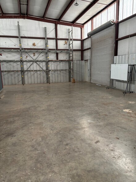 More Photos Of 307 Walker Cir, Richland Warehouse For Lease