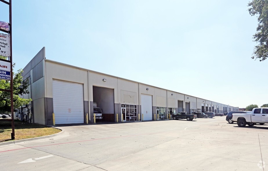 More Photos Of 307 N Rogers Rd, Irving Warehouse For Lease
