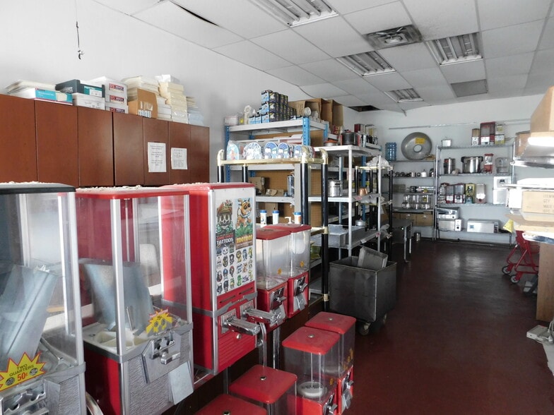 More Photos Of 1807 S Meridian St, Indianapolis Warehouse For Sale