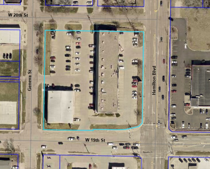 More Photos Of 1901 Hamilton Blvd, Sioux City Storefront For Lease