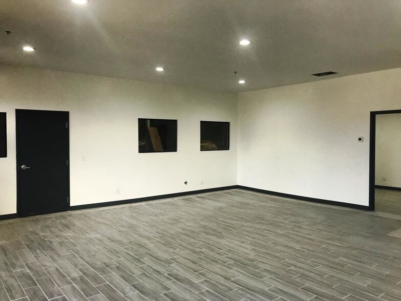 More Photos Of 1531 Stone Ridge Dr, Stone Mountain Warehouse For Lease