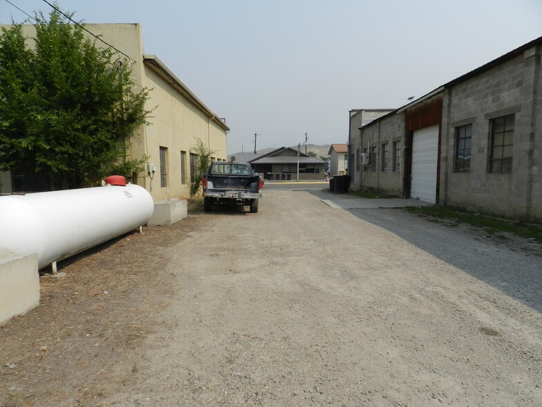 More Photos Of 104 Challis St, Salmon Warehouse For Sale