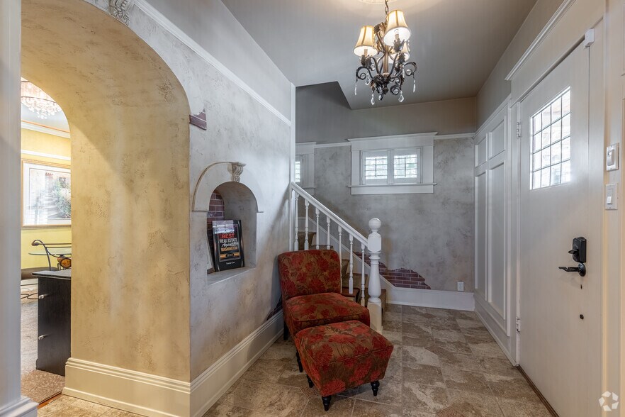 More Photos Of 16408 SE Mill Plain Blvd, Vancouver Office For Sale