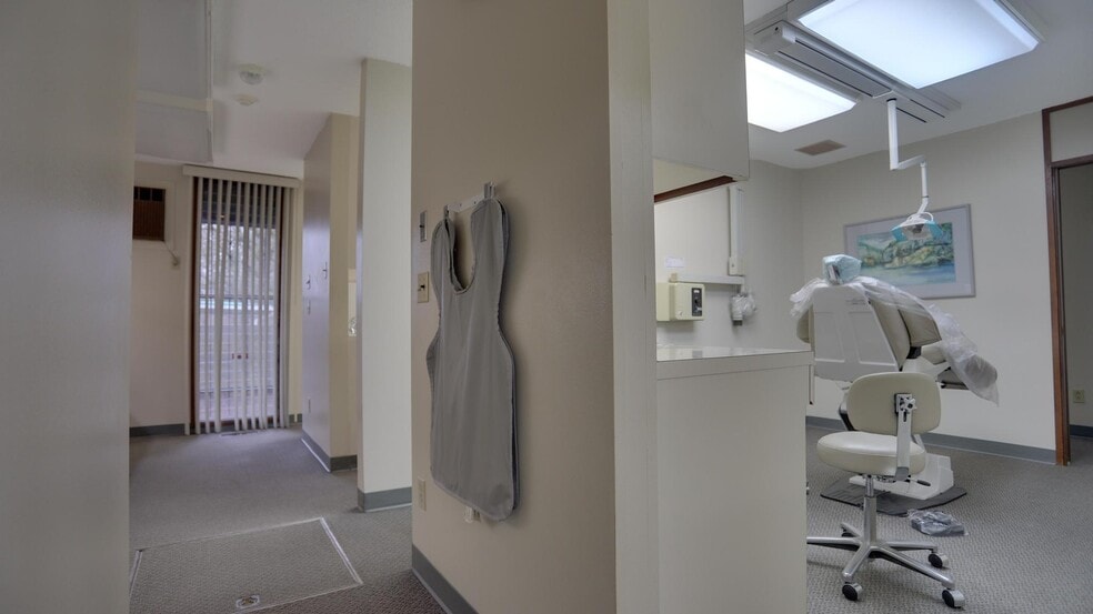 More Photos Of 15012 SE Stark St, Portland Office For Lease