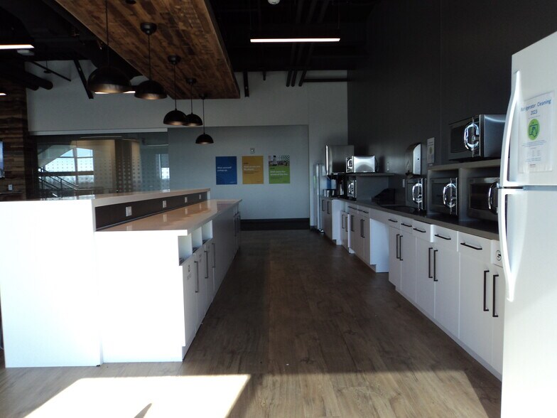 More Photos Of 2020 Innovation Ct, De Pere Office For Lease