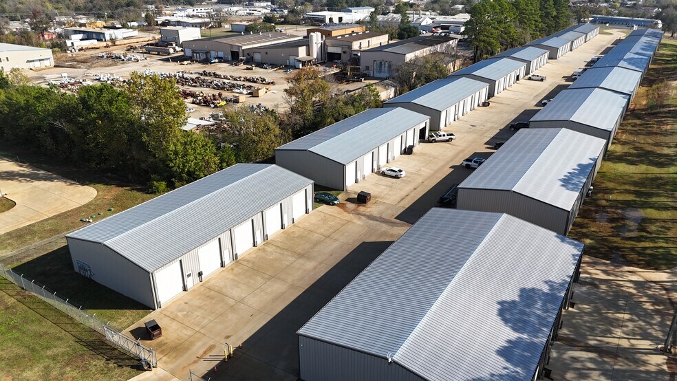 More Photos Of 4097 US Highway 271, Tyler Warehouse For Lease