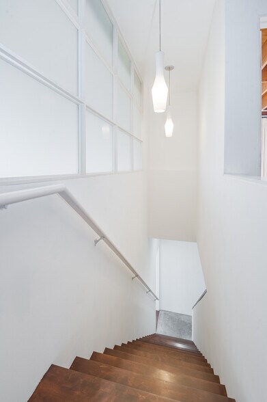 More Photos Of 503 Boccaccio Ave, Venice Loft Creative Space For Lease