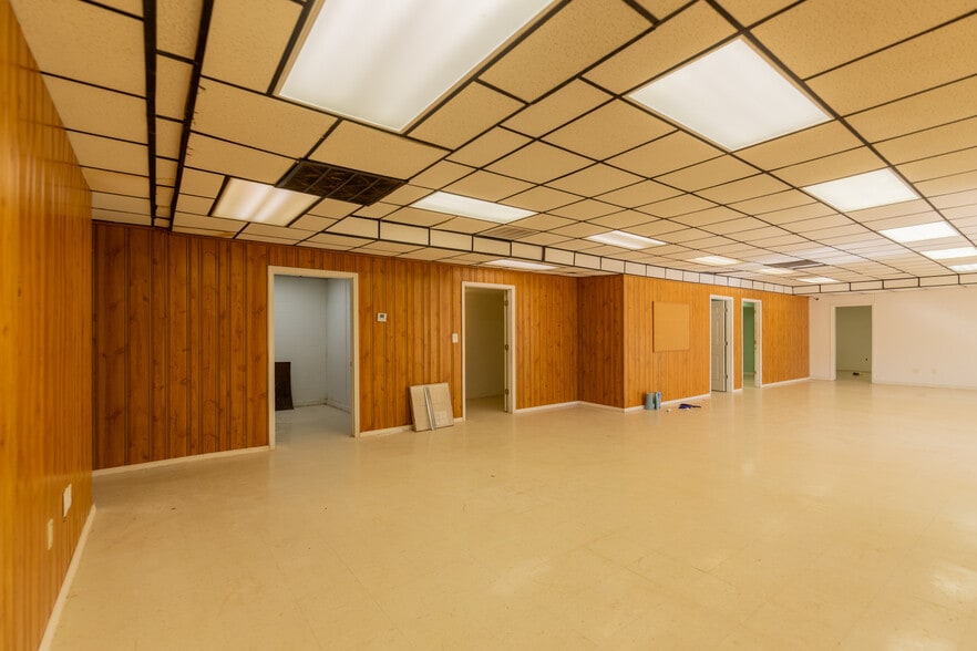 More Photos Of 2012 S Main St, Stillwater Medical For Sale