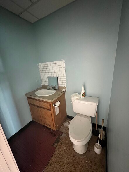 More Photos Of 7606-08 W Judge Perez dr, Arabi Flex For Lease