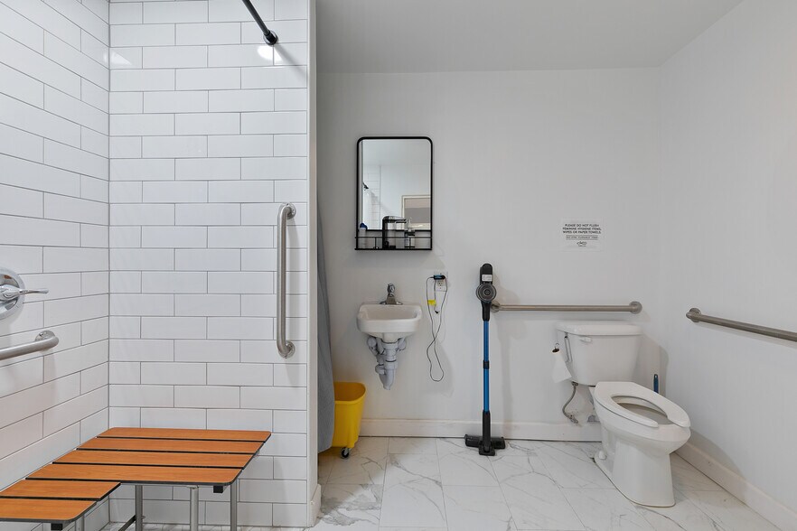 More Photos Of 1726 Altamont Ave, Richmond Warehouse For Lease