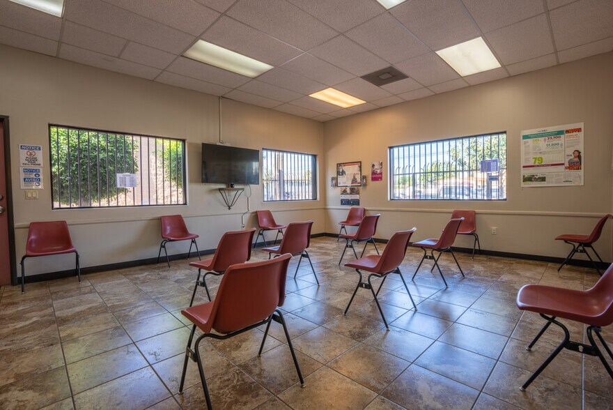 More Photos Of 4946 Florence Ave, Bell Medical For Sale