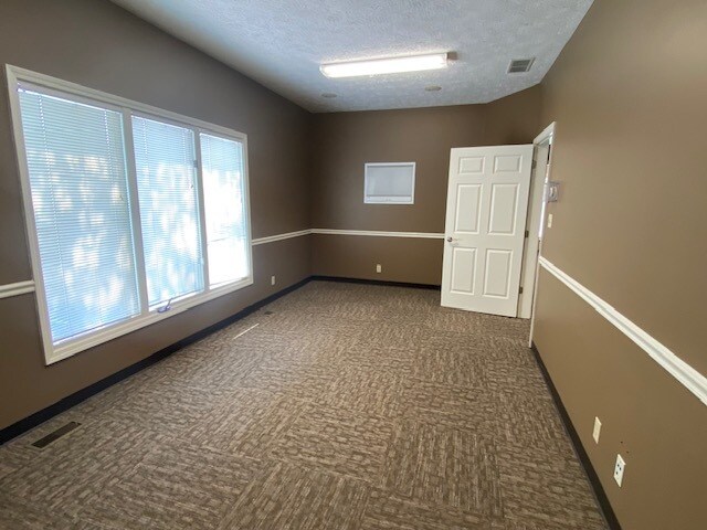More Photos Of 950 S Kenmore Dr, Evansville Medical For Lease