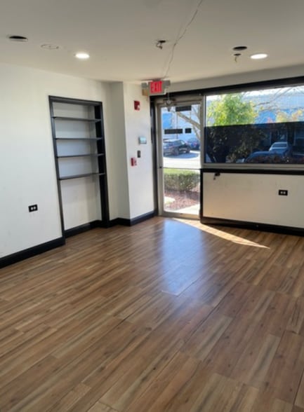 More Photos Of 19203-19215 85th Ct, Mokena Warehouse For Lease