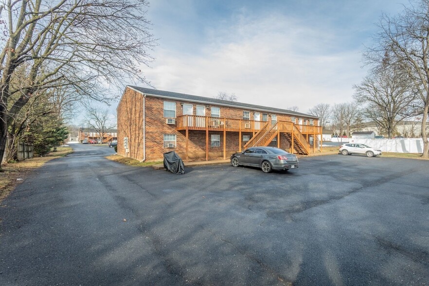 More Photos Of 990 Chicago Ave, Harrisonburg Apartments For Sale