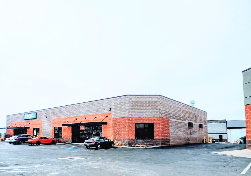More Photos Of 215 N Redwood Rd, North Salt Lake Flex For Lease