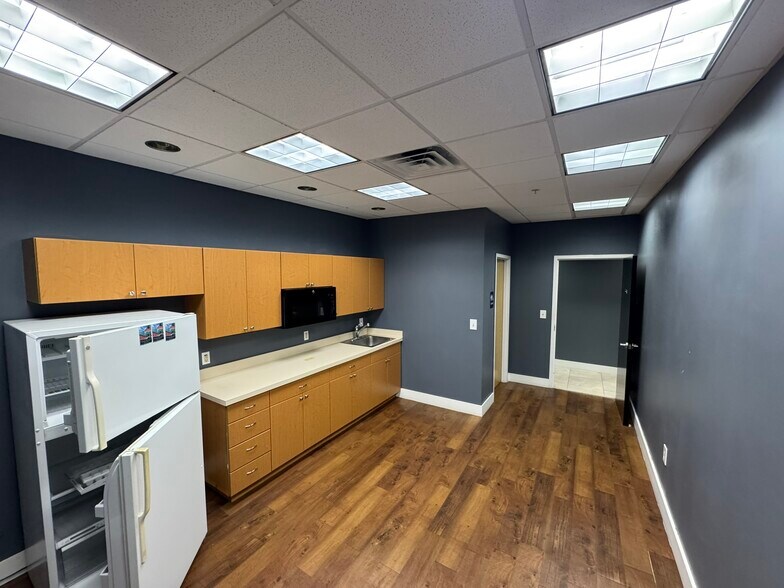 More Photos Of 3508 Enterprise Ave, Naples Light Distribution For Lease