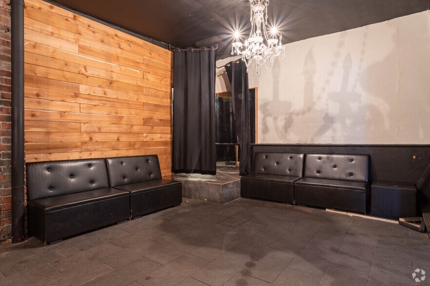 More Photos Of 2218 1st Ave, Seattle Bar For Sale