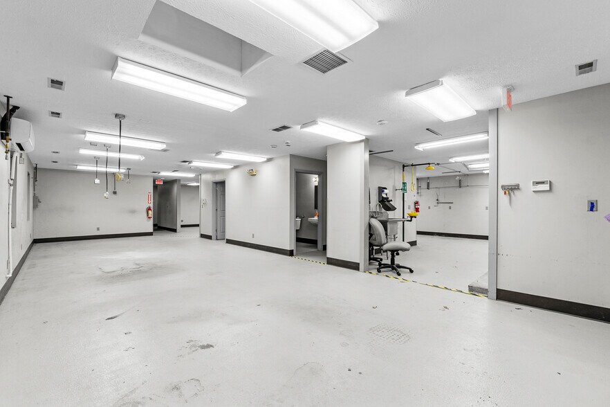 More Photos Of 7200 US-150, Greenville Office For Sale