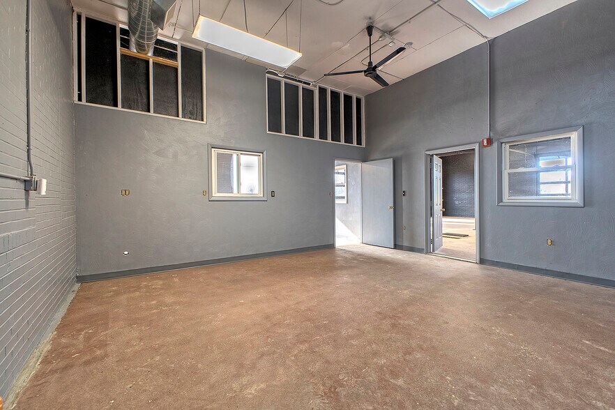 More Photos Of 6781 US-30, Jeannette Flex For Lease