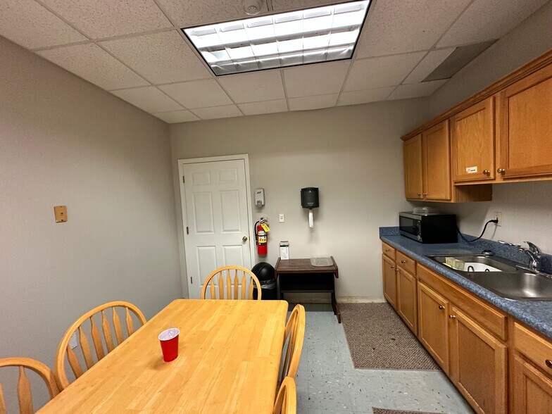 More Photos Of 1385 Weber Industrial Dr, Cumming Distribution For Lease
