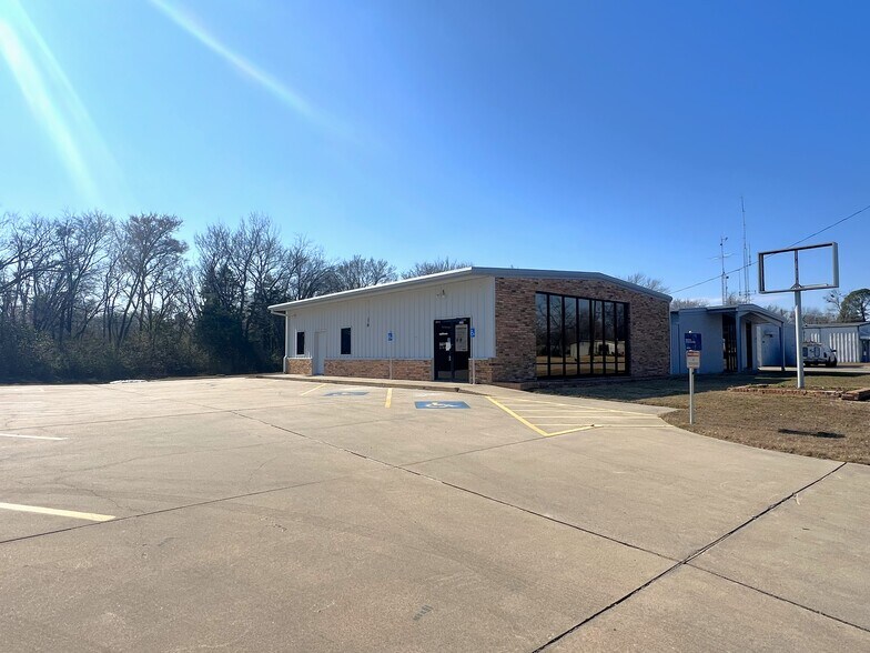 More Photos Of 220 Linda Dr, Sulphur Springs Office For Sale