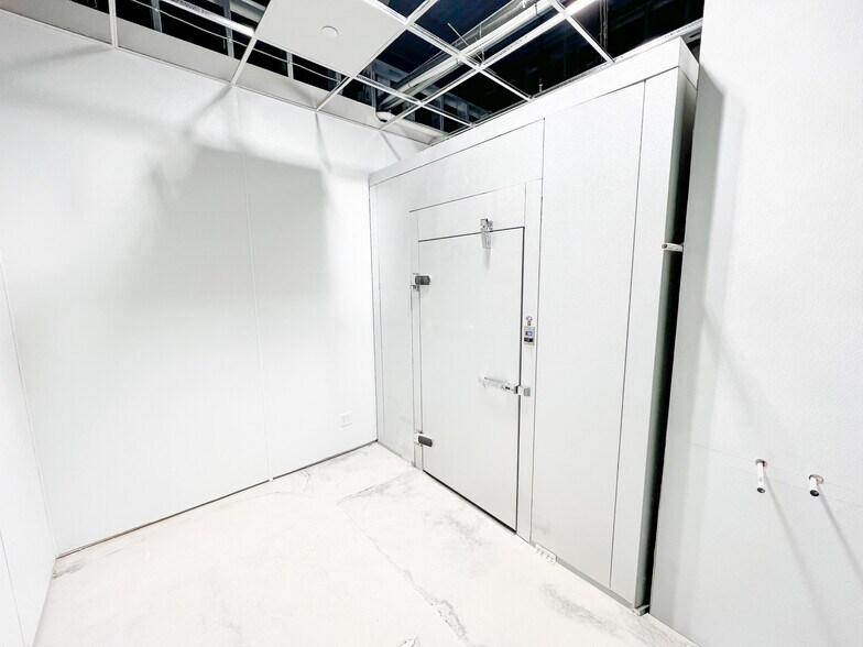 More Photos Of 6409 N Big Spring St, Midland Storefront For Sale