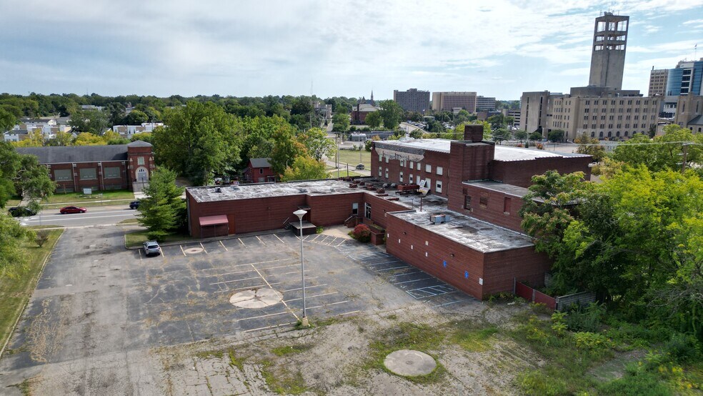 More Photos Of 131 University Dr, Pontiac Health Club For Sale