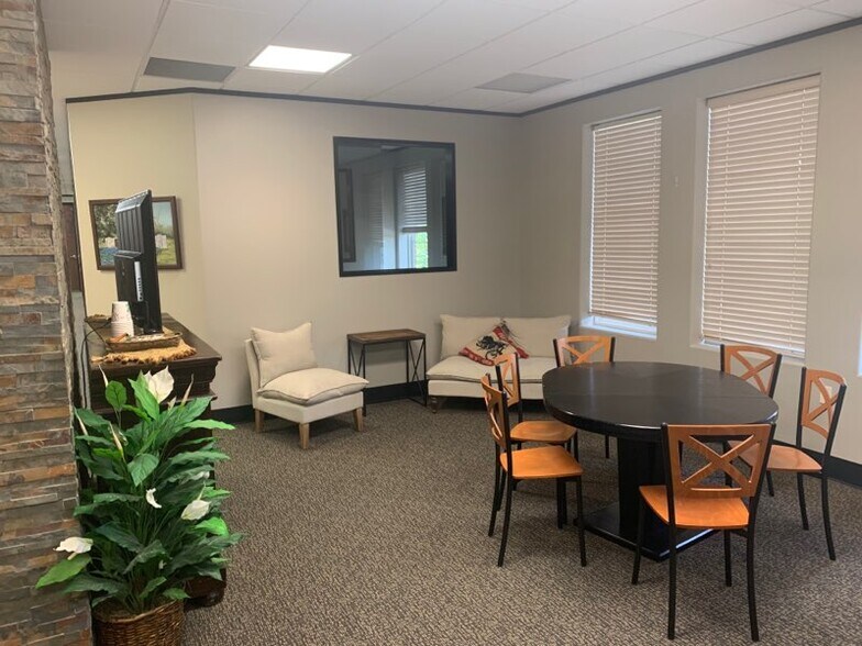 More Photos Of 1525 Lake Front Cir, The Woodlands Office For Lease