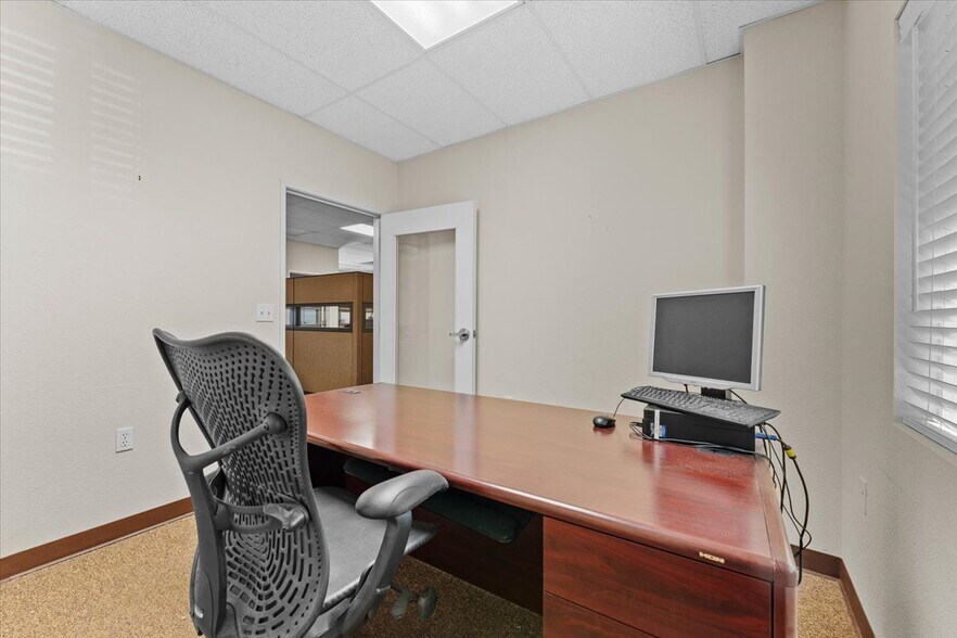 More Photos Of 2155 Larkspur Ln, Redding Office For Sale