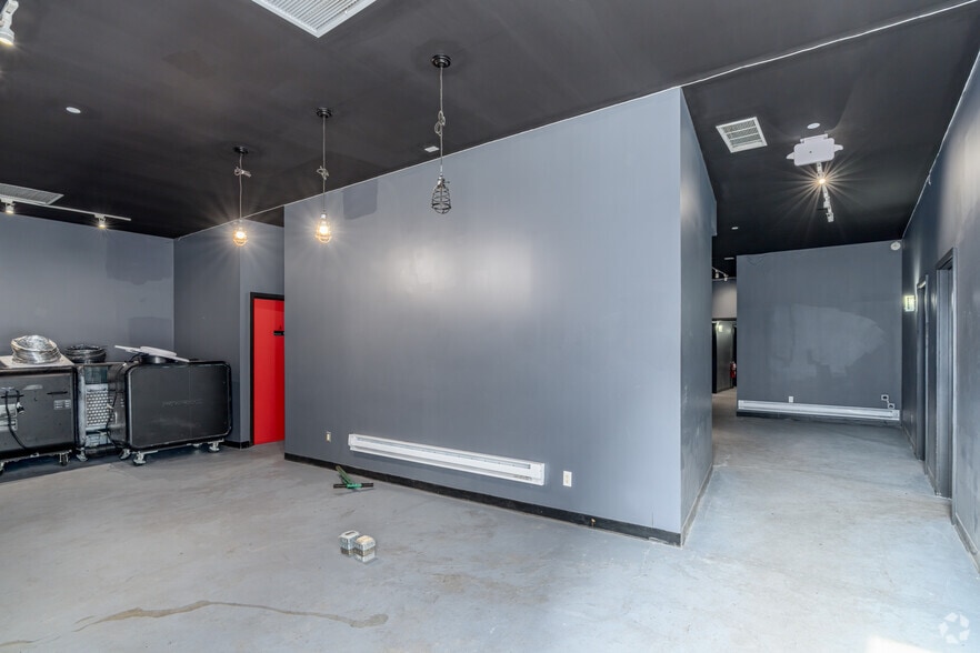 More Photos Of 327 Douglass St, Brooklyn Storefront For Lease