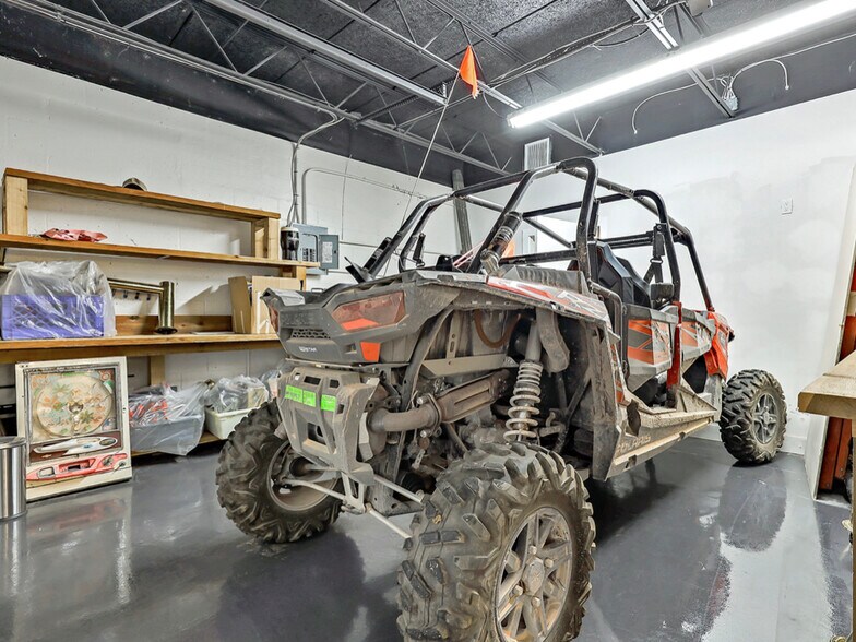 More Photos Of 705 Bond Way, Delray Beach Showroom For Sale