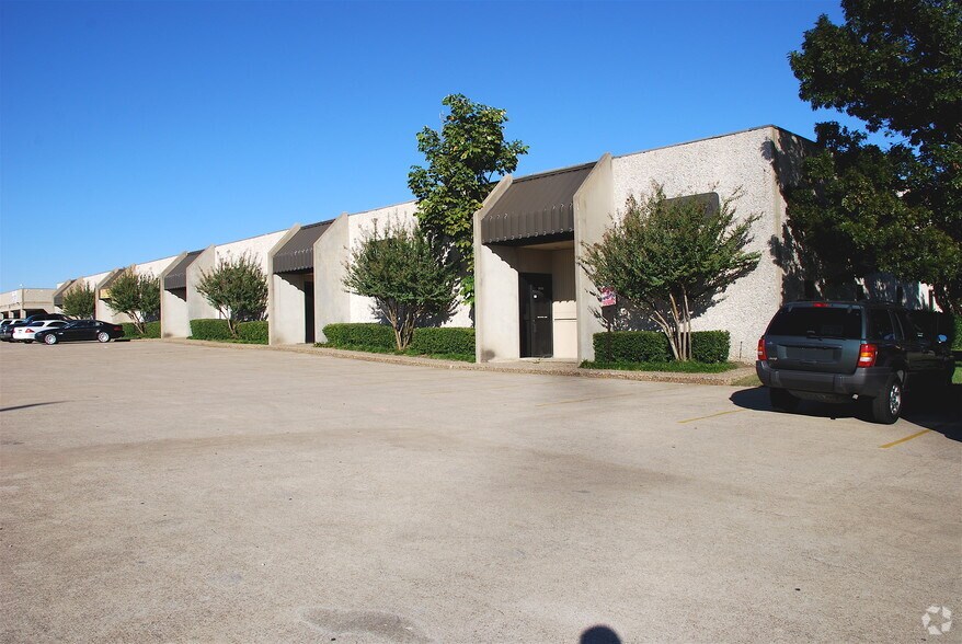 More Photos Of 13500-13520 Vargon St, Dallas Distribution For Lease