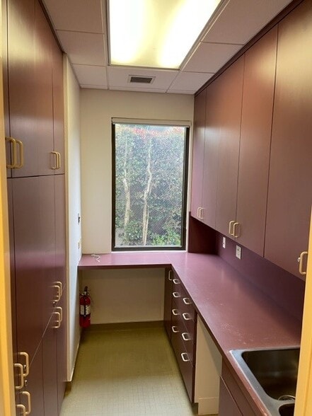 More Photos Of 2329 Oak Park Ln, Santa Barbara Medical For Lease