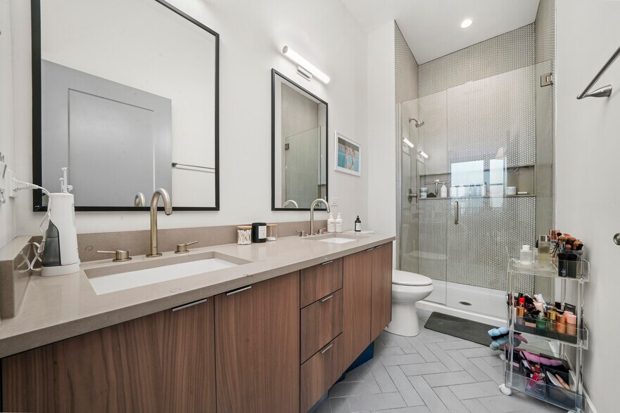 More Photos Of 1553 N Wells St, Chicago Apartments For Sale