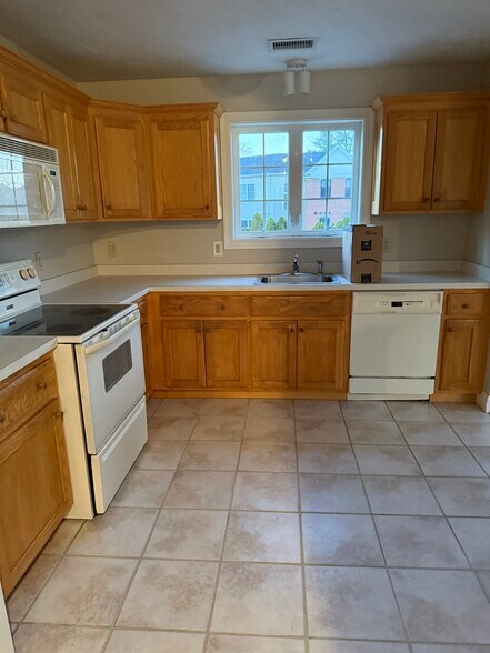 More Photos Of 37 Main St., Ashland Office For Sale