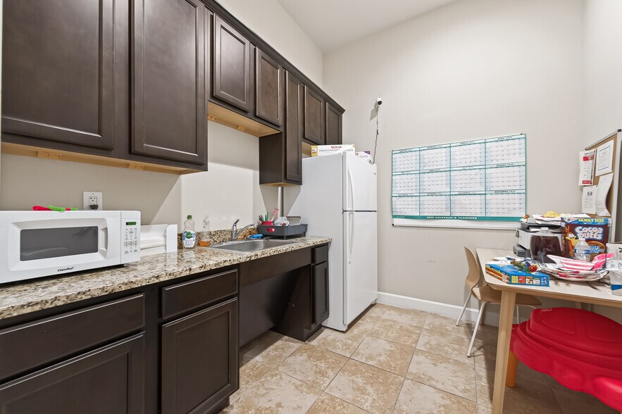 More Photos Of 5757 Flewellen Oaks Ln, Fulshear Office For Lease