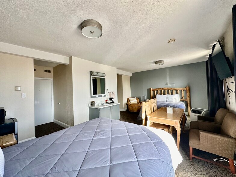 More Photos Of 925 1st Ave, Monte Vista Hotel For Sale