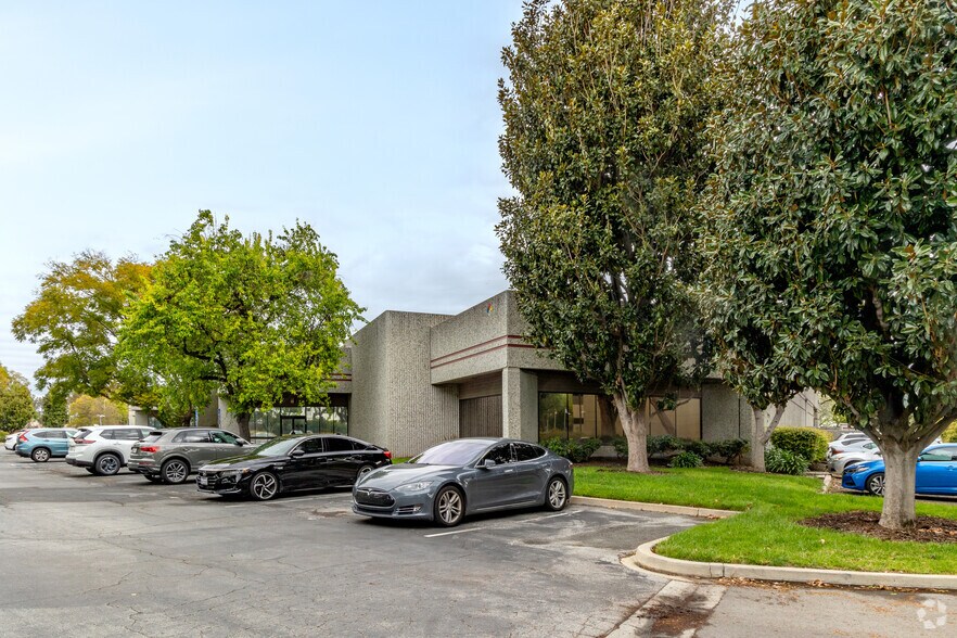 More Photos Of 2040 Ringwood Ave, San Jose Light Manufacturing For Sale