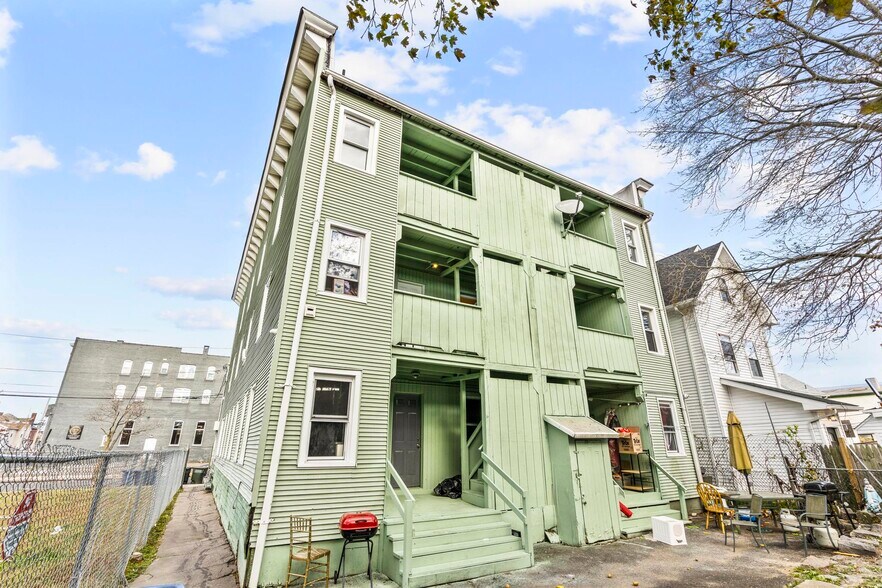 More Photos Of 746 Maple St, Bridgeport Apartments For Sale