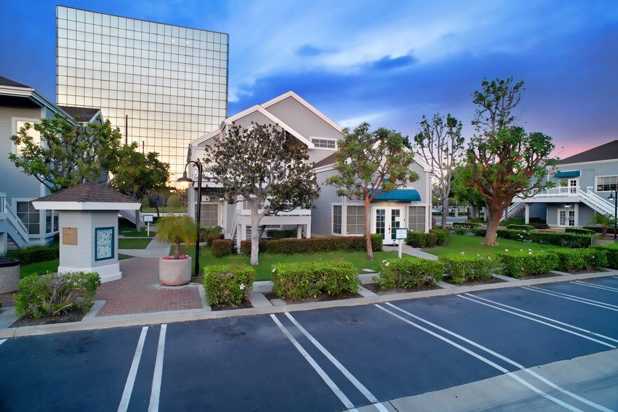 More Photos Of 12361 Lewis St, Garden Grove Unknown For Lease