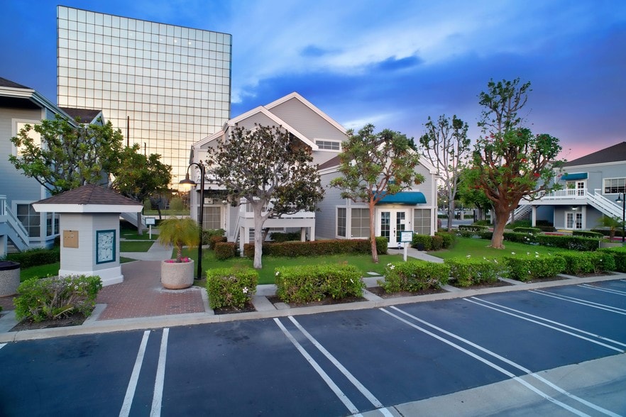 More Photos Of 12361 Lewis St, Garden Grove Unknown For Lease