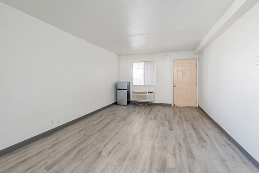 More Photos Of 2700 White Ln, Bakersfield Apartments For Sale